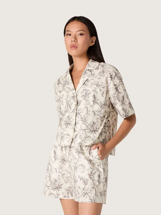 Boxy-Baumwollhemd für Damen mit schwarz-weissem Blumenprint