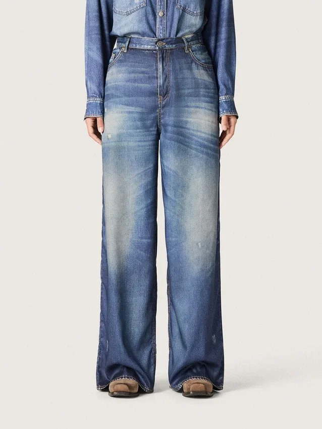Boyfriend-Jeans für Damen in blauem Denim mit Archiv-Print