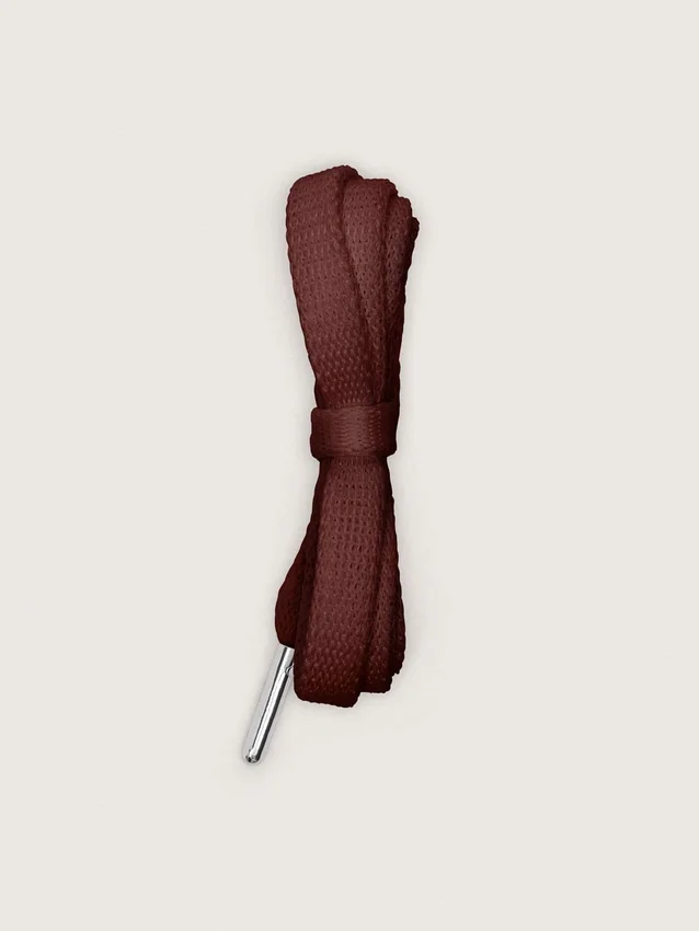 Burgunderrote LTD-Schnürsenkel mit gestickten Herzen und Kontrastlogo