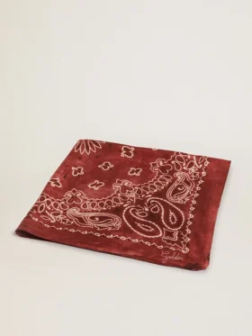 Burgunderroter Schal mit Paisley-Muster