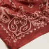 Burgunderroter Schal mit Paisley-Muster