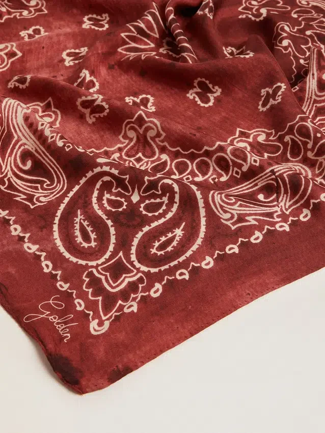 Burgunderroter Schal mit Paisley-Muster