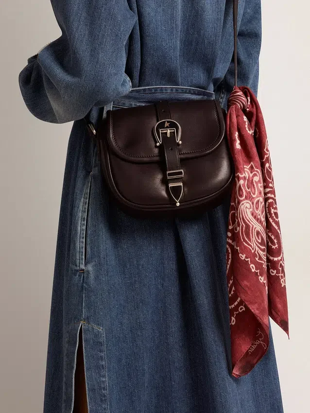 Burgunderroter Schal mit Paisley-Muster