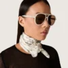 Charlie-Sonnenbrille mit perlweissem Rahmen und goldenen Gläsern