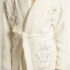 Cremefarbene Damen-Strickjacke aus Baumwolle mit Blumenstickerei