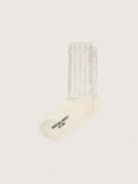 Cremefarbene Socken mit Used-Look-Details und Strasssteinen