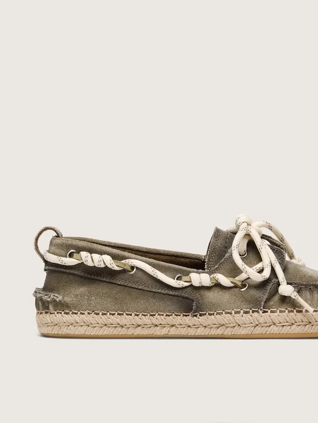 Cruise-Espadrilles für Herren aus militärgrünem Canvas mit weissen Wanderschnürsenkeln