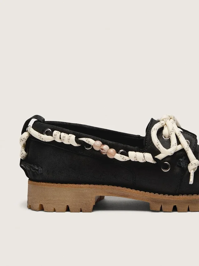 Cruise-Loafer für Damen aus schwarzem, gewachstem Wildleder mit schwarzen Wanderschnürsenkeln