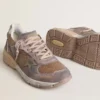 Dad-Star für Damen aus lila Wildleder und Mesh mit laminiertem Lederstern und Fersenlasche