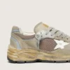 Dad-Star für Damen aus taubengrauem Wildleder und silbernem Mesh mit weissem Lederstern und Fersenlasche aus Wildleder