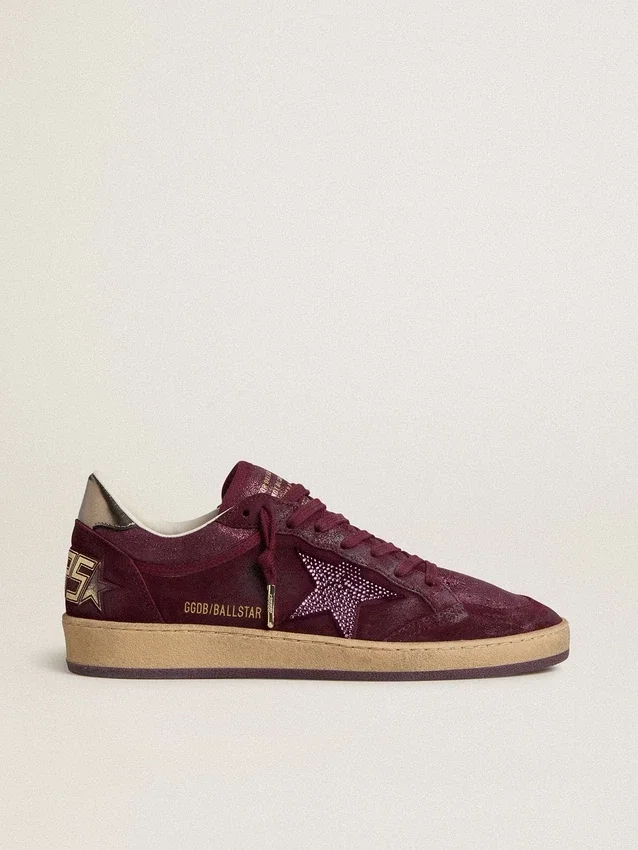Damen-Ball Star aus burgunderrotem Wildleder mit Kristallstern und Fersenlasche aus Metallic-Leder