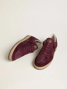 Damen-Ball Star aus burgunderrotem Wildleder mit Kristallstern und Fersenlasche aus Metallic-Leder