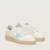 Damen-Ball Star aus weissem Leder mit hellblauem Stern