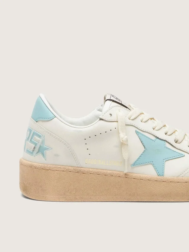 Damen-Ball Star aus weissem Leder mit hellblauem Stern