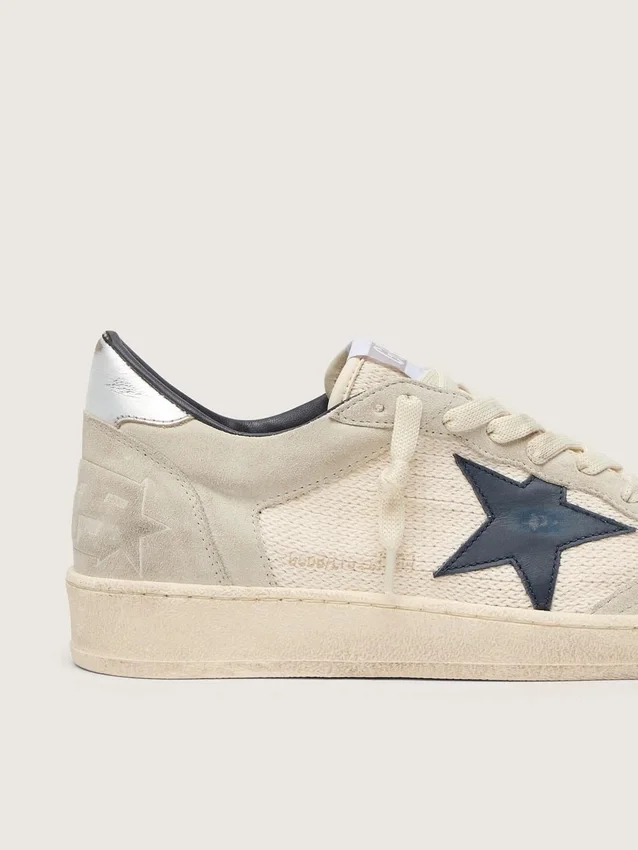 Damen-Ball Star LTD aus grauem Wildleder mit blauem Stern und cremefarbenen Häkel-Einsätzen