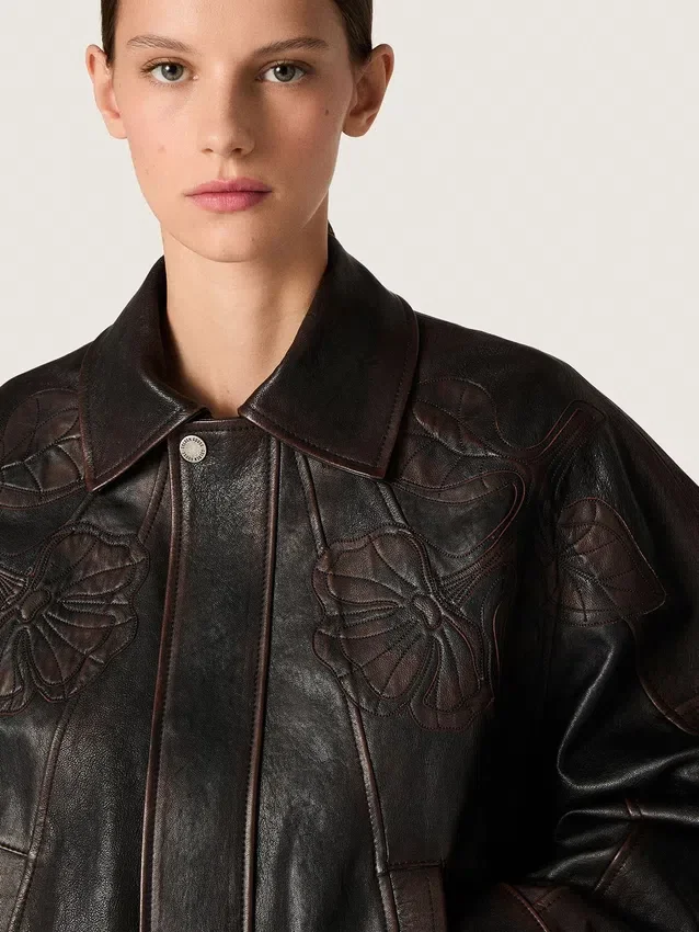 Damen-Bomberjacke aus dunkelburgunderrotem Nappaleder mit Blumenstickerei