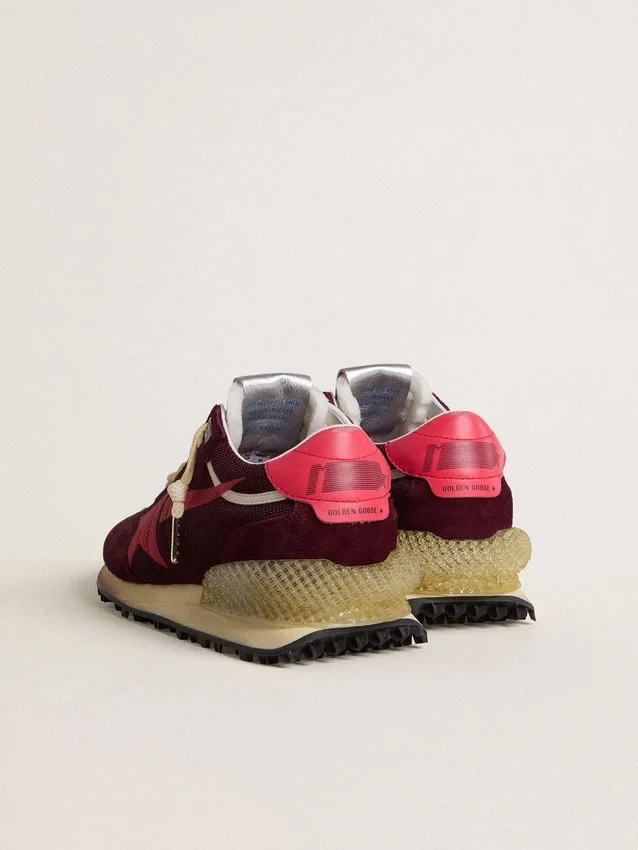 Damen-Marathon aus burgunderrotem Mesh und Wildleder mit aufgedrucktem rosa Stern