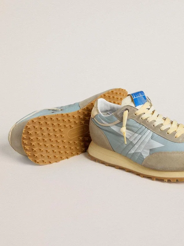 Damen-Marathon mit hellblauem Nylon-Obermaterial und pastellblauem Stern