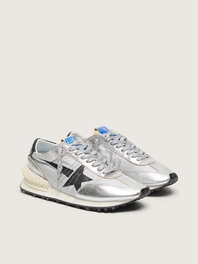 Damen-Marathon mit Obermaterial aus silbernem Ripstop-Nylon und schwarzem Stern