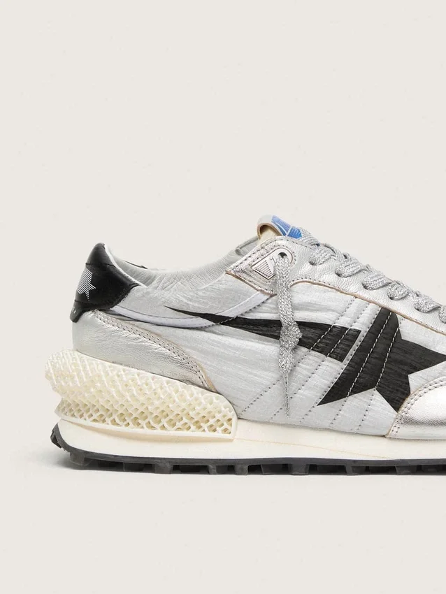 Damen-Marathon mit Obermaterial aus silbernem Ripstop-Nylon und schwarzem Stern