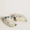 Damen-Marathon mit weissem Nylon-Obermaterial und silbernem Stern