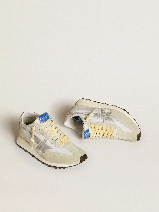 Damen-Marathon mit weissem Nylon-Obermaterial und silbernem Stern