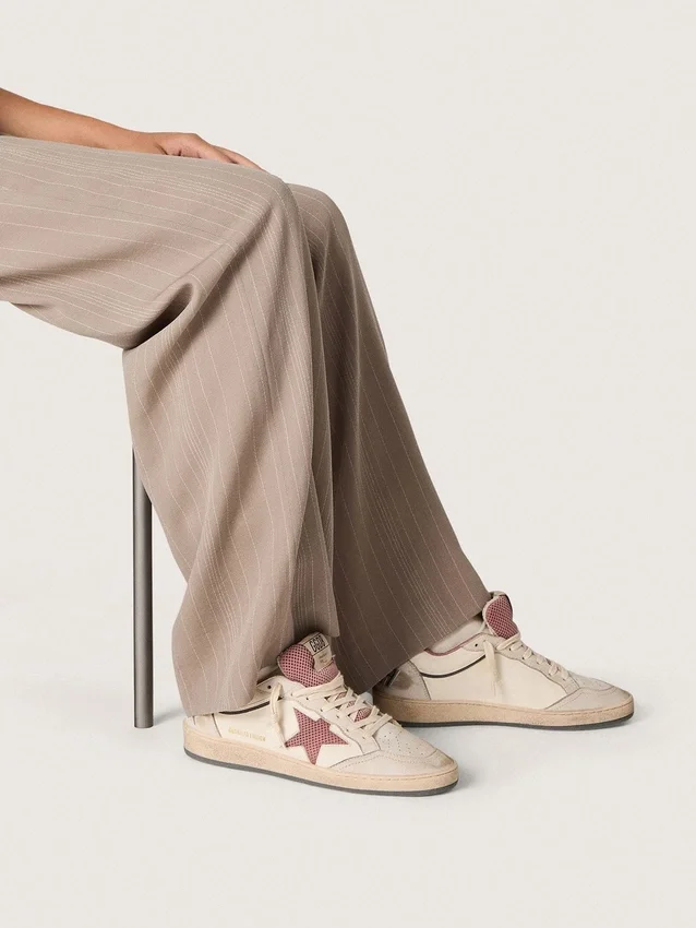 Damen-Modell «Ball Star LTD» aus beigem Leder mit rosa Mesh-Stern und blauer Fersenlasche aus Leder