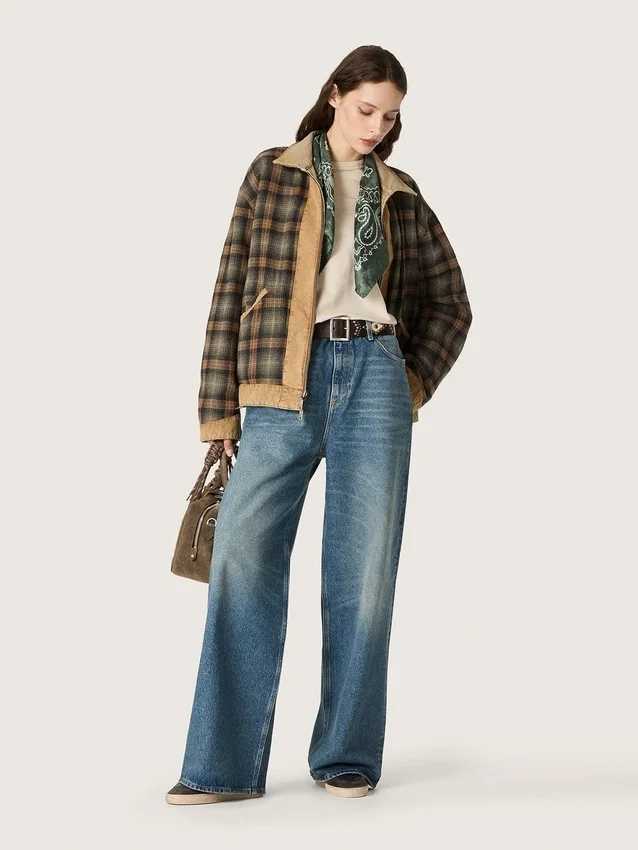Damen-Modell «Ball Star LTD» aus Ebenholz-Nappa mit mehrfarbiger Stickerei und weissem Stern