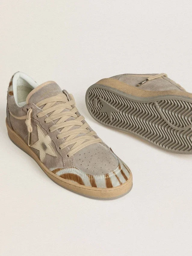 Damen-Modell «Ball Star LTD» aus Wildleder mit Stern aus Metallic-Leder und Fersenlasche aus Zebra-Ponyfell