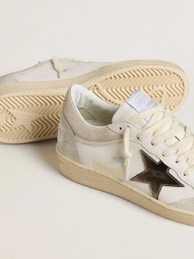 Damen-Modell «Ball Star» mit Stern aus Metallic-Leder und glänzender Lederlasche am Absatz