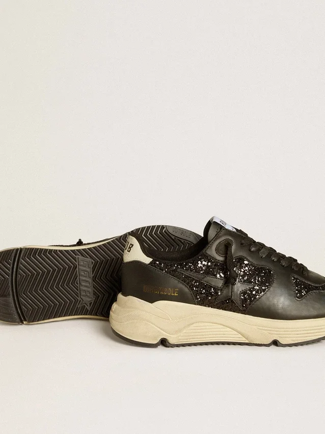 Damen-Running Sole in schwarzem Glitzer mit Lederstern und Fersenlasche aus Nubukleder