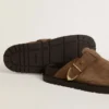 Damen-Sabot «Lucy» aus taubengrauem Wildleder mit goldfarbener Metallschnalle