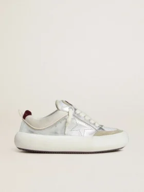 Damen-Schuhe «Space-Star Cube» aus eisgrauem und silbernem Leder mit burgunderroter Fersenlasche