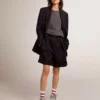 Damen-Shorts aus schwarzem Wollgabardine mit Taillengürtel