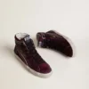 Damen-Slide aus Black-Cherry-Glitzer und Wildleder mit Lederstern und Metallic-Leder-Akzent