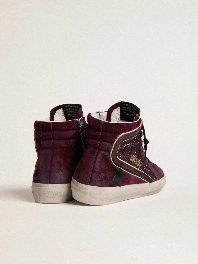 Damen-Slide aus Black-Cherry-Glitzer und Wildleder mit Lederstern und Metallic-Leder-Akzent
