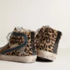 Damen-Slide aus Ponyfell mit Leopardenmuster und silbernem Lederstern