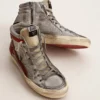 Damen-Slide mit Obermaterial aus silbermetallischem Leder und rotem Metallic-Leder-Akzent