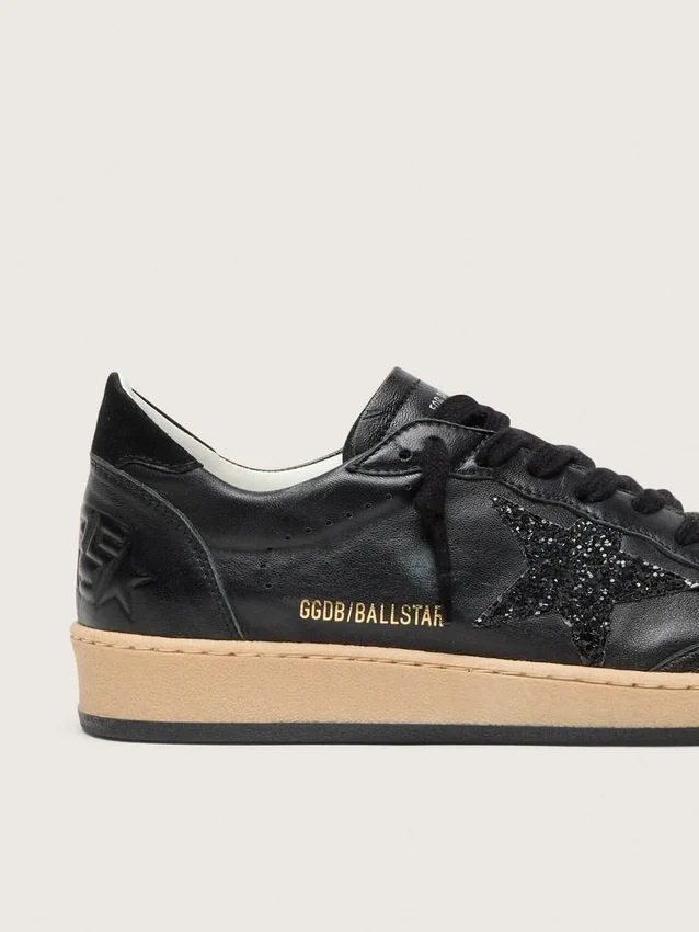 Damen-Sneaker «Ball Star» aus schwarzem Nappa mit schwarzem Glitzerstern und Fersenlasche aus Wildleder