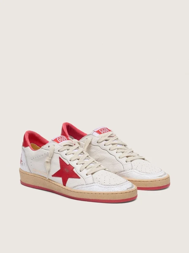 Damen-Sneaker «Ball Star» aus weissem Leder mit rotem Stern und Fersenlasche