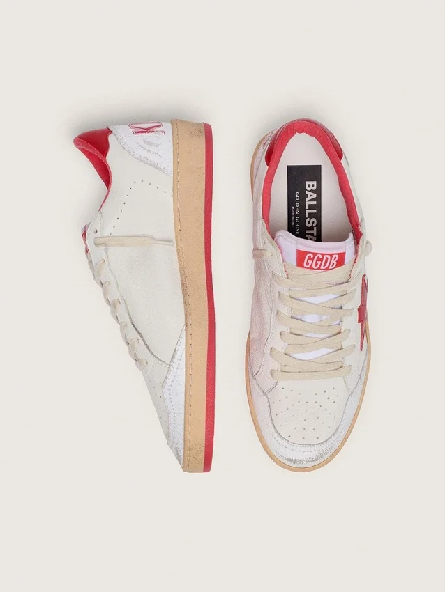 Damen-Sneaker «Ball Star» aus weissem Leder mit rotem Stern und Fersenlasche