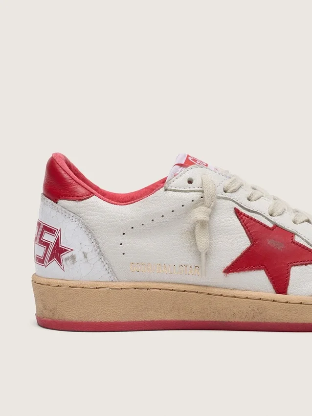 Damen-Sneaker «Ball Star» aus weissem Leder mit rotem Stern und Fersenlasche
