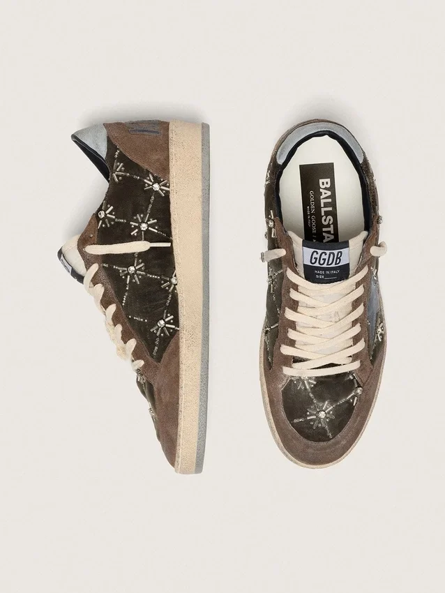 Damen-Sneaker «Ball Star LAB» aus braunem Matelassé-Samt mit Strasssteinen und schwarzem Lederstern