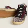 Damen-Sneaker «Francy LAB» aus burgunderrotem Wildleder mit glänzendem schwarzen Lederstern und Strasssteinen