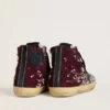 Damen-Sneaker «Francy LAB» aus burgunderrotem Wildleder mit glänzendem schwarzen Lederstern und Strasssteinen