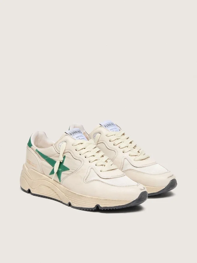 Damen-Sneaker mit Running Sole aus cremefarbenem Nylon und Leder mit grünem Lederstern