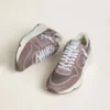 Damen-Sneaker mit Running Sole aus lavendelfarbenem Nylon und Wildleder mit aufgedrucktem Stern und silberner Lederlasche an der Ferse