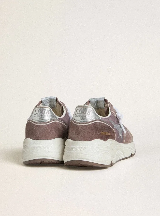 Damen-Sneaker mit Running Sole aus lavendelfarbenem Nylon und Wildleder mit aufgedrucktem Stern und silberner Lederlasche an der Ferse