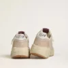 Damen-Sneaker «Running Sole» aus Nylon und Wildleder mit silbernem aufgedrucktem Stern und Lederlasche an der Ferse