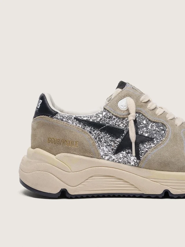 Damen-Sneaker «Running Sole» in silbernem Glitzer und taubengrauem Wildleder